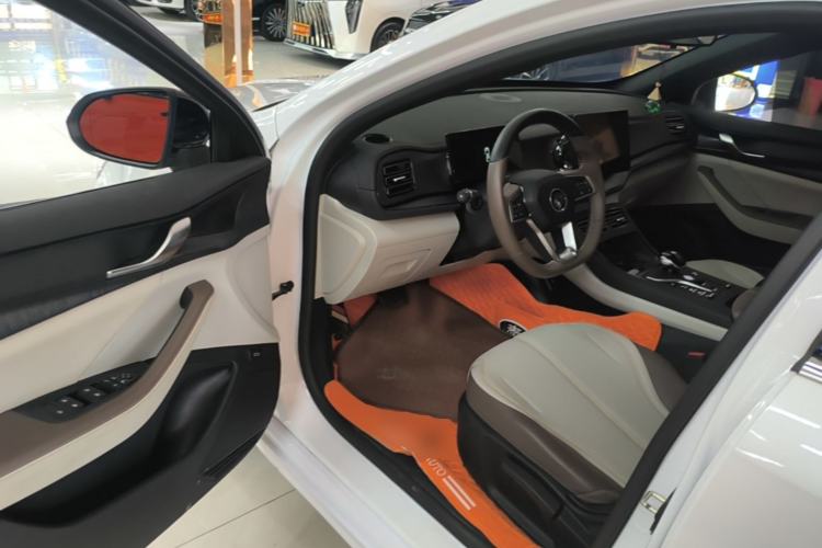 Used BYD Qin PLUS 2024 HONOR Edition DM-i 55KM Leading Model Driver Seat