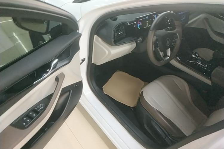 Used BYD Qin PLUS 2024 HONOR Edition DM-i 55KM Leading Model Driver Seat