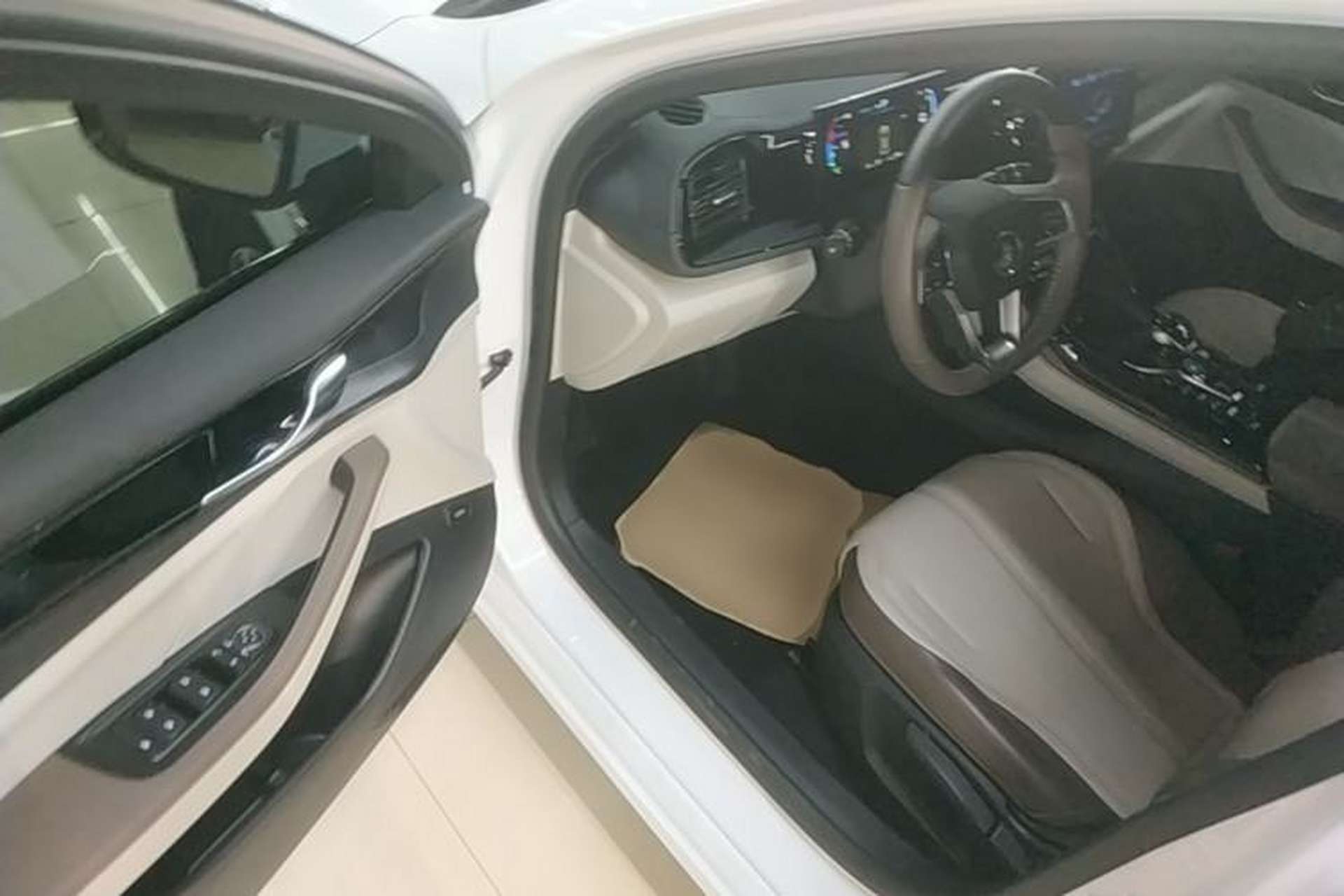 Used BYD Qin PLUS 2024 HONOR Edition DM-i 55KM Leading Model Driver Seat