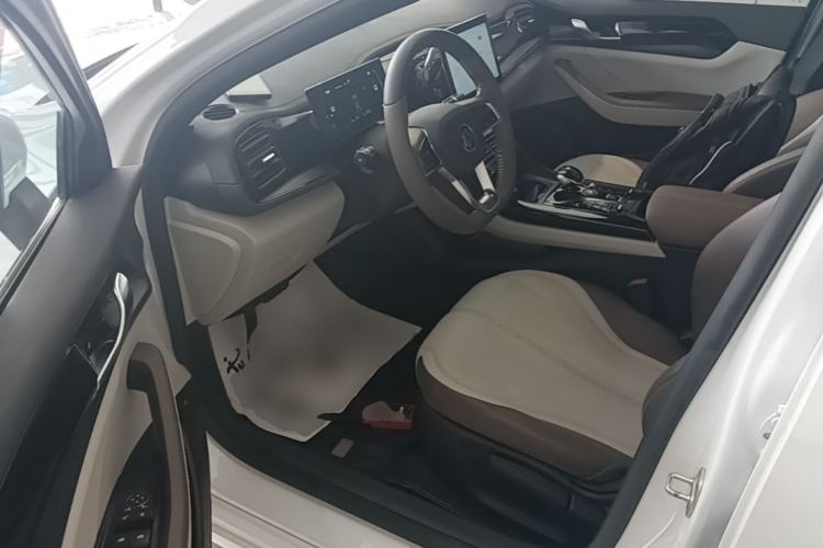 Used BYD Qin PLUS 2024 HONOR Edition DM-i 55KM Leading Model Driver Seat