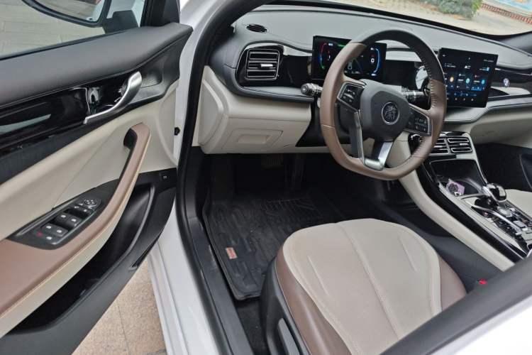 Used BYD Qin PLUS 2024 HONOR Edition DM-i 55KM Leading Model Driver Seat