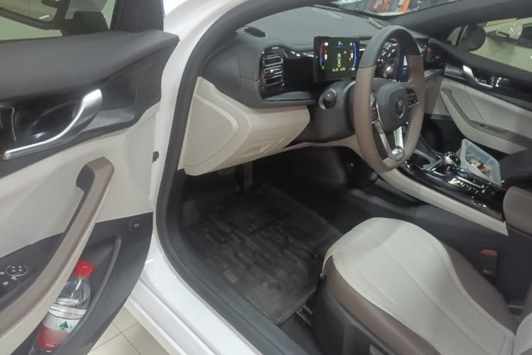 Used BYD Qin PLUS 2024 HONOR Edition DM-i 55KM Leading Model Driver Seat