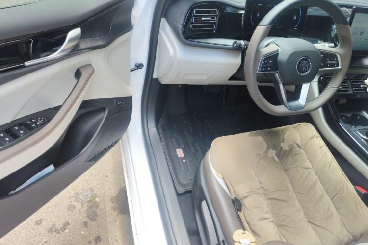 Used BYD Qin PLUS 2024 HONOR Edition DM-i 55KM Leading Model Driver Seat