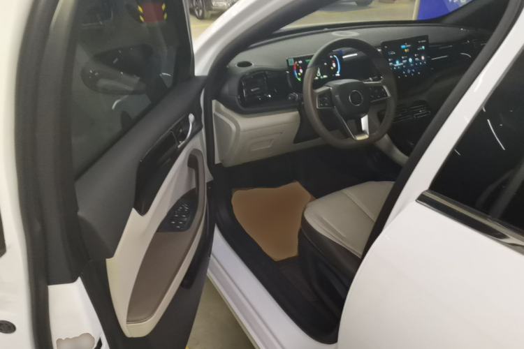 Used BYD Qin PLUS 2024 HONOR Edition DM-i 55KM Leading Model Driver Seat