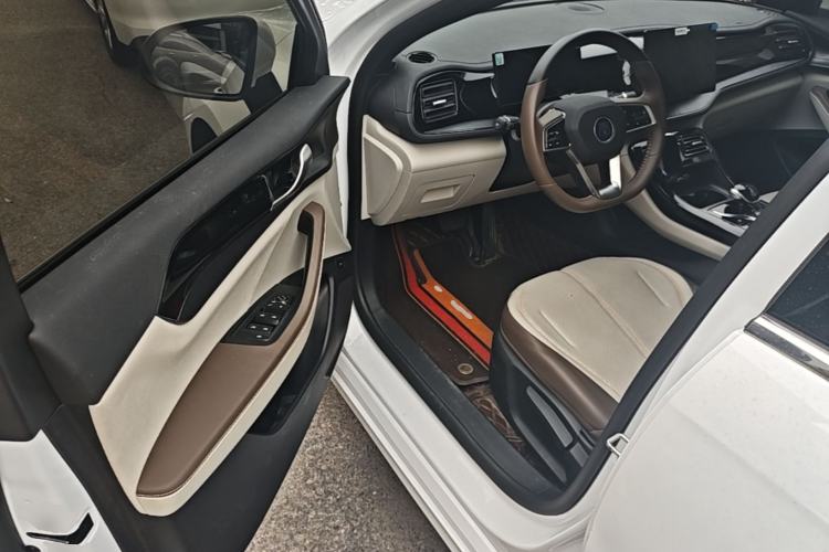 Used BYD Qin PLUS 2024 HONOR Edition DM-i 55KM Leading Model Driver Seat
