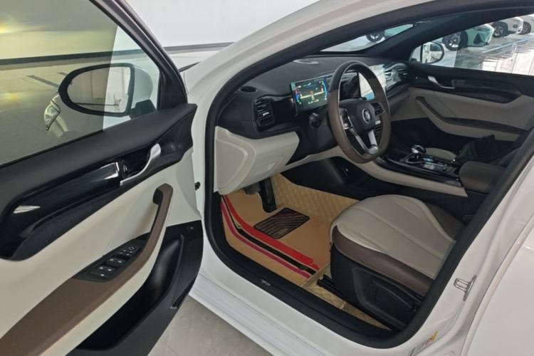 Used BYD Qin PLUS 2024 HONOR Edition DM-i 55KM Leading Model Driver Seat