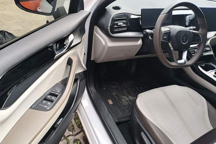 Used BYD Qin PLUS 2024 HONOR Edition DM-i 55KM Leading Model Driver Seat