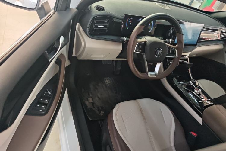 Used BYD Qin PLUS 2024 HONOR Edition DM-i 55KM Leading Model Driver Seat
