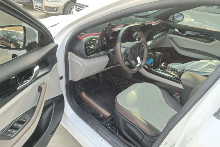 Used BYD Qin PLUS 2024 HONOR Edition DM-i 55KM Leading Model Driver Seat