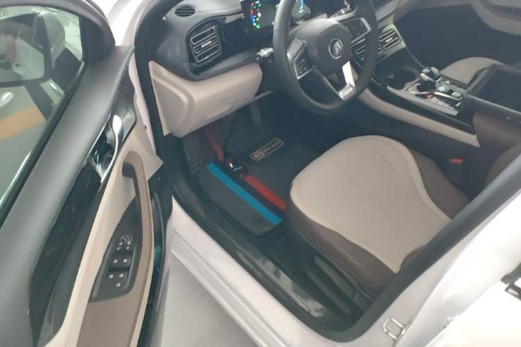 Used BYD Qin PLUS 2024 HONOR Edition DM-i 55KM Leading Model Driver Seat