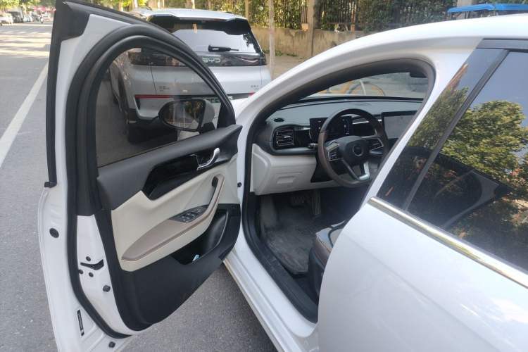 Used BYD Qin PLUS 2024 HONOR Edition DM-i 55KM Leading Model Driver Seat