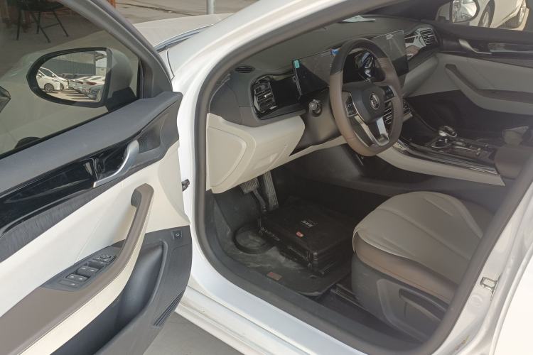 Used BYD Qin PLUS 2024 HONOR Edition DM-i 55KM Leading Model Driver Seat