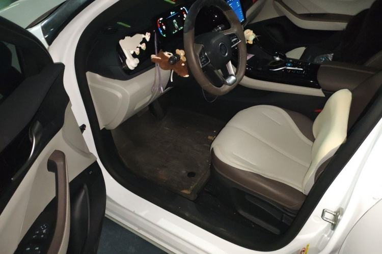 Used BYD Qin PLUS 2024 HONOR Edition DM-i 55KM Leading Model Driver Seat