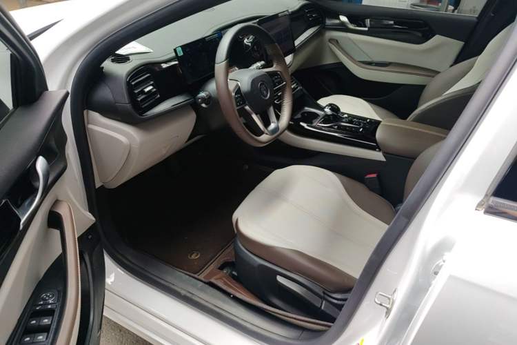 Used BYD Qin PLUS 2024 HONOR Edition DM-i 55KM Leading Model Driver Seat