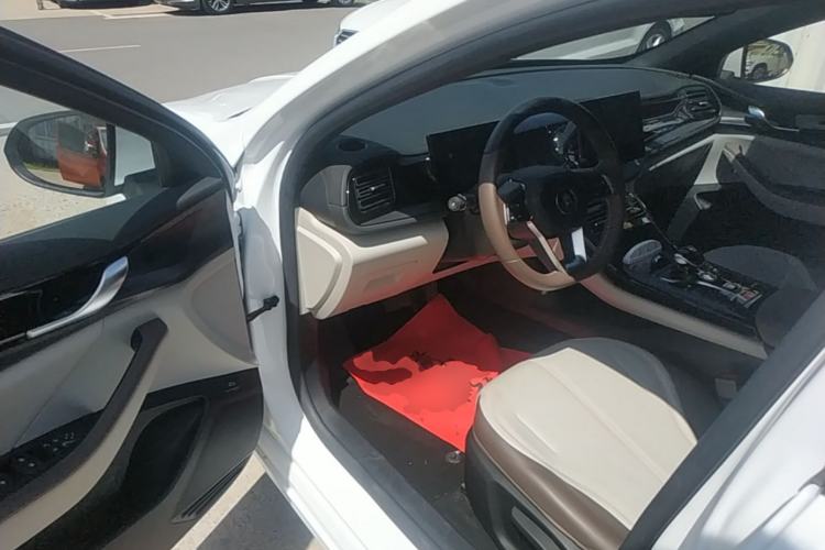 Used BYD Qin PLUS 2024 HONOR Edition DM-i 55KM Leading Model Driver Seat