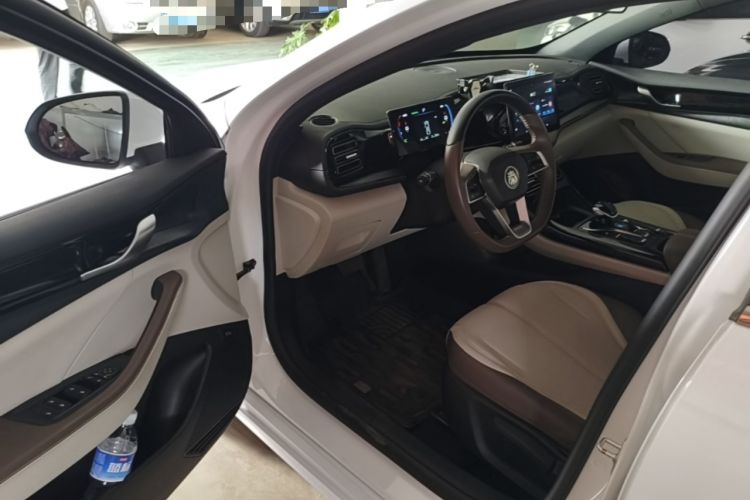 Used BYD Qin PLUS 2024 HONOR Edition DM-i 55KM Leading Model Driver Seat