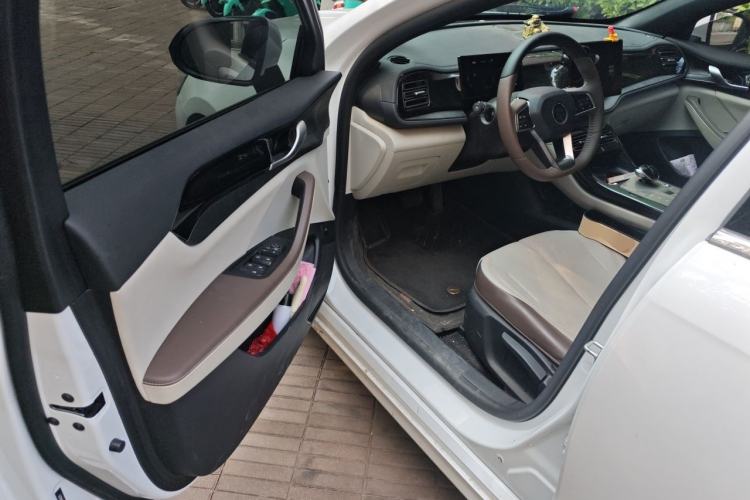 Used BYD Qin PLUS 2024 HONOR Edition DM-i 55KM Leading Model Driver Seat