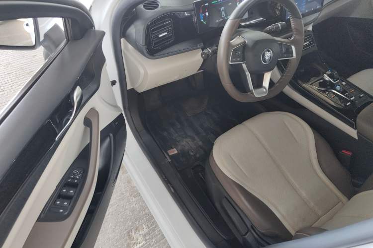 Used BYD Qin PLUS 2024 HONOR Edition DM-i 55KM Leading Model Driver Seat