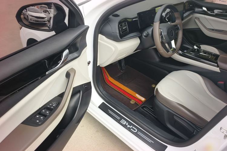 Used BYD Qin PLUS 2024 HONOR Edition DM-i 55KM Leading Model Driver Seat