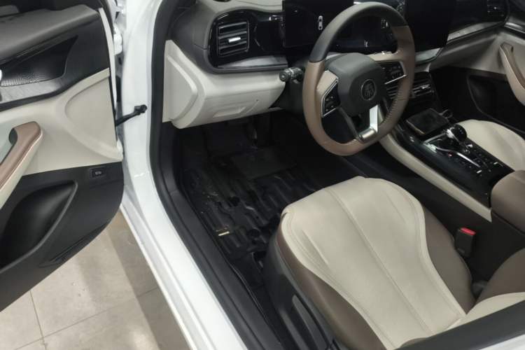 Used BYD Qin PLUS 2024 HONOR Edition DM-i 55KM Leading Model Driver Seat