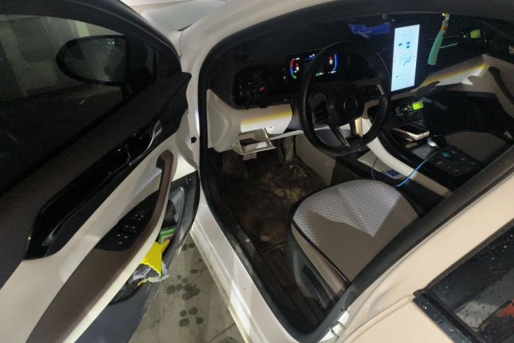 Used BYD Qin PLUS 2024 HONOR Edition DM-i 55KM Leading Model Driver Seat