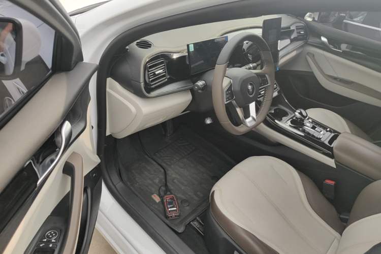 Used BYD Qin PLUS 2024 HONOR Edition DM-i 55KM Leading Model Driver Seat