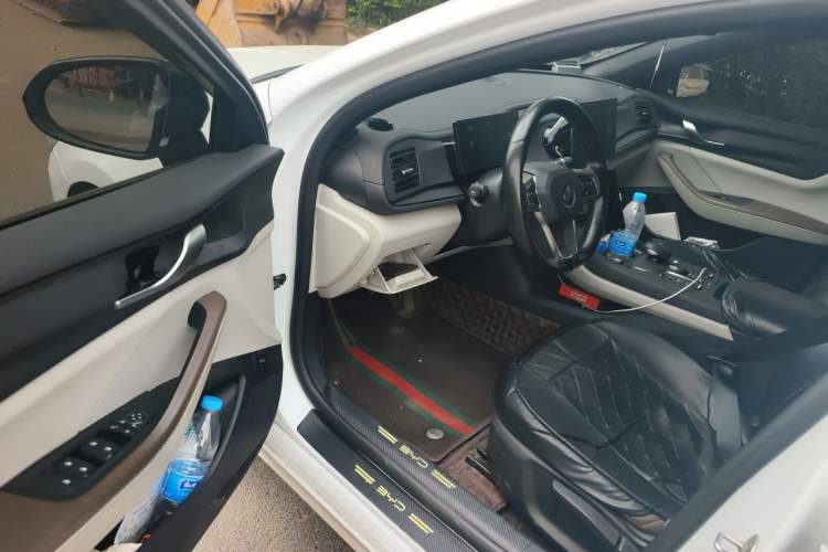 Used BYD Qin PLUS 2024 HONOR Edition DM-i 55KM Leading Model Driver Seat