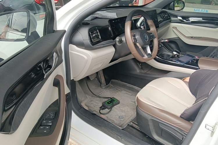 Used BYD Qin PLUS 2024 HONOR Edition DM-i 55KM Leading Model Driver Seat