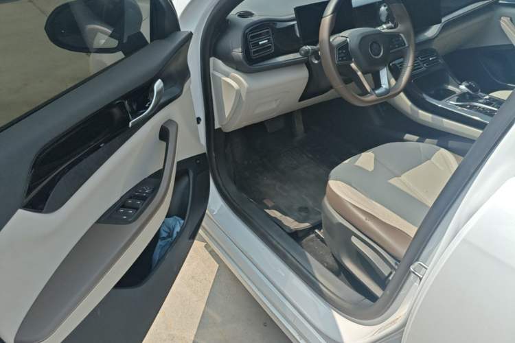 Used BYD Qin PLUS 2024 HONOR Edition DM-i 55KM Leading Model Driver Seat