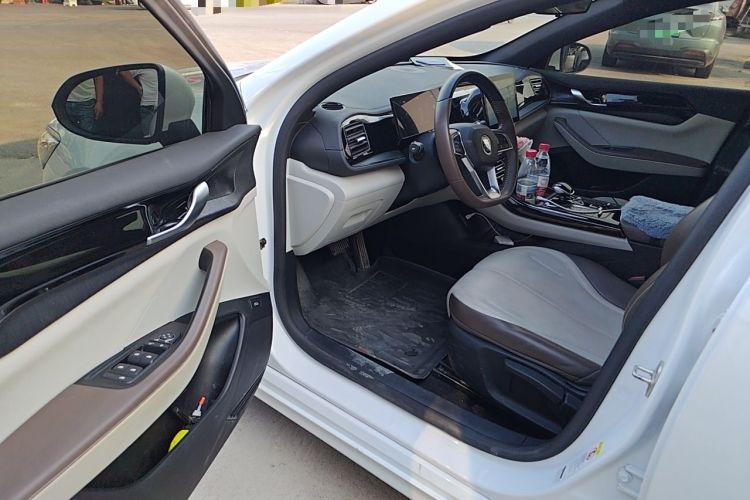 Used BYD Qin PLUS 2024 HONOR Edition DM-i 55KM Leading Model Driver Seat