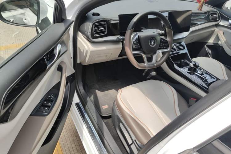 Used BYD Qin PLUS 2024 Honor Edition EV 420KM Leading Model Driver Seat