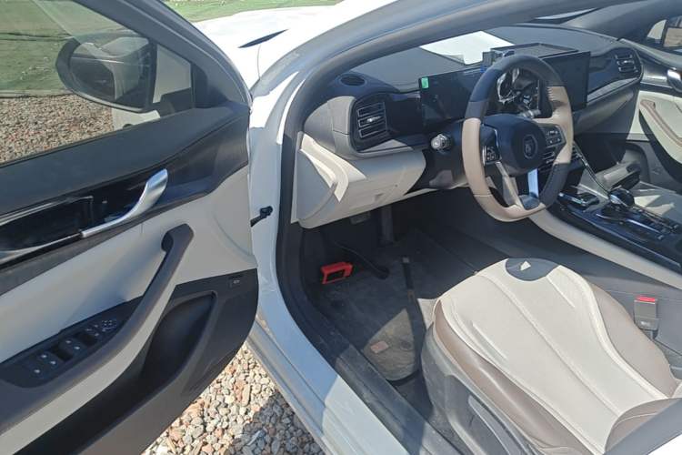 Used BYD Qin PLUS 2024 HONOR Edition DM-i 55KM Leading Model Driver Seat