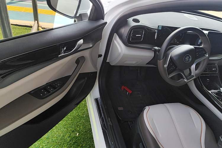 Used BYD Qin PLUS 2024 Honor Edition EV 510KM Leading Model Driver Seat