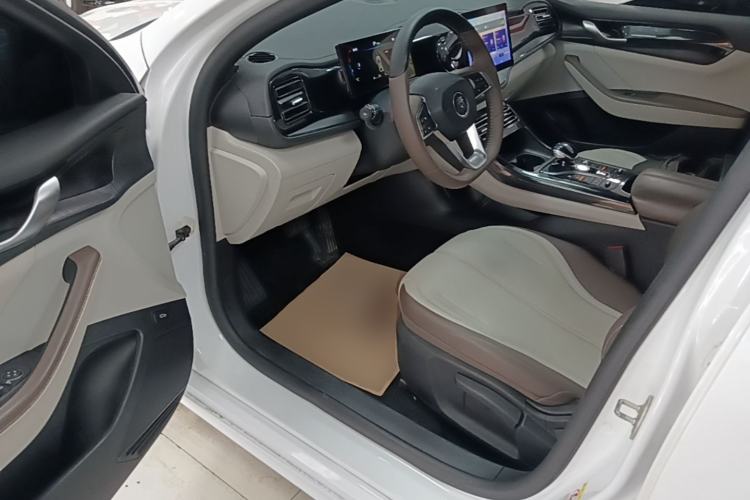 Used BYD Qin PLUS 2024 HONOR Edition DM-i 55KM Leading Model Driver Seat