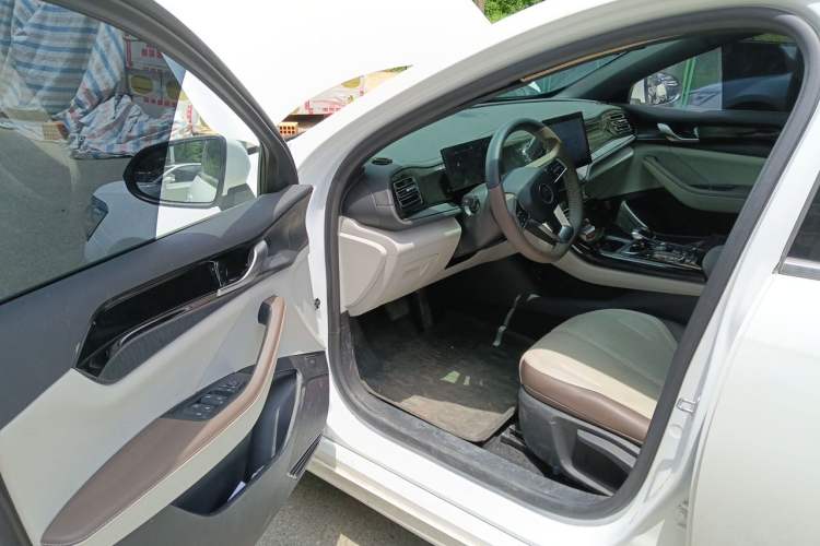 Used BYD Qin PLUS 2024 HONOR Edition DM-i 55KM Leading Model Driver Seat