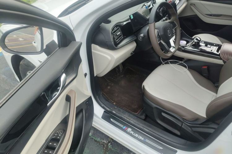 Used BYD Qin PLUS 2024 HONOR Edition DM-i 55KM Leading Model Driver Seat