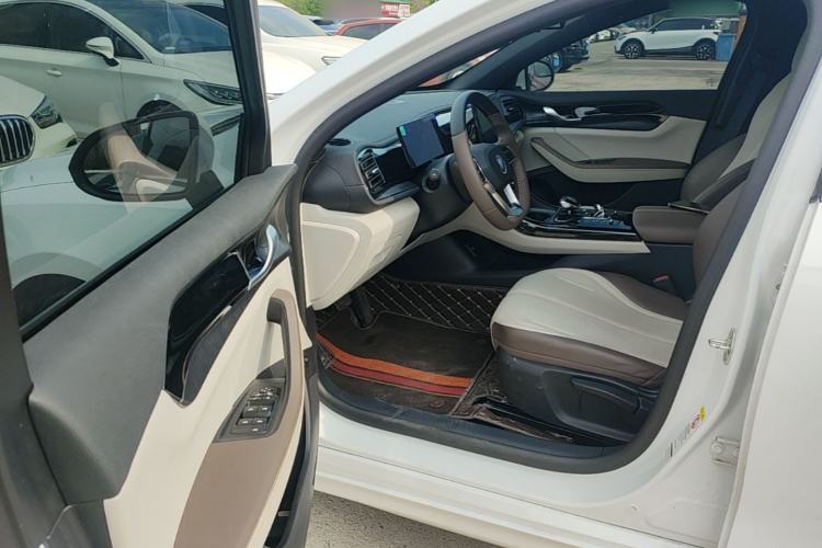 Used BYD Qin PLUS 2024 HONOR Edition DM-i 55KM Leading Model Driver Seat
