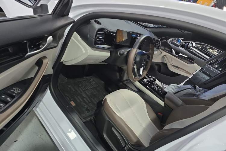 Used BYD Qin PLUS 2024 HONOR Edition DM-i 55KM Leading Model Driver Seat