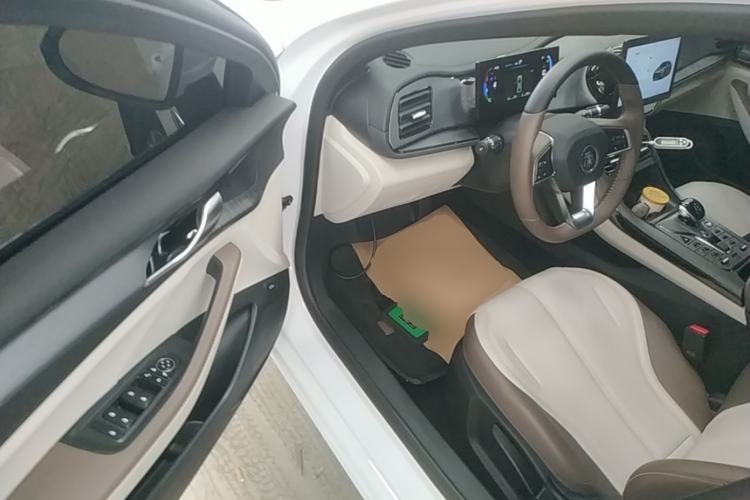 Used BYD Qin PLUS 2024 HONOR Edition DM-i 55KM Leading Model Driver Seat
