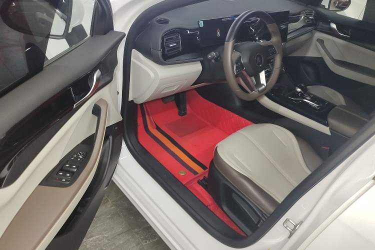 Used BYD Qin PLUS 2024 HONOR Edition DM-i 55KM Leading Model Driver Seat