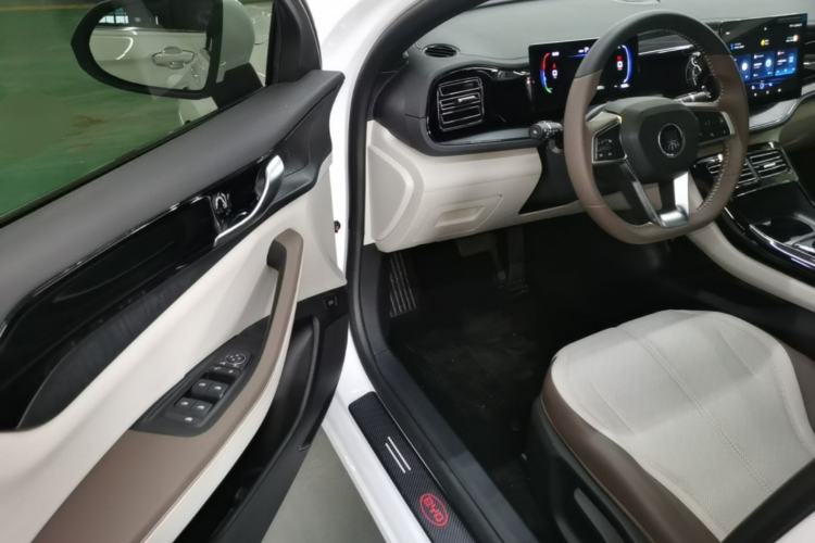 Used BYD Qin PLUS 2024 HONOR Edition DM-i 55KM Leading Model Driver Seat