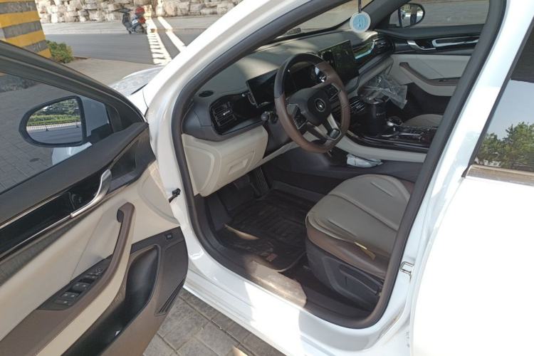 Used BYD Qin PLUS 2024 HONOR Edition DM-i 55KM Leading Model Driver Seat