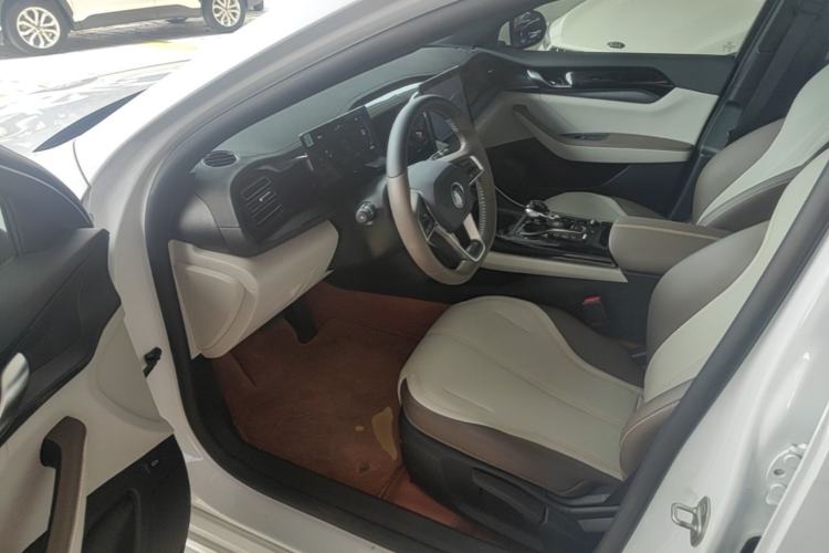 Used BYD Qin PLUS 2024 HONOR Edition DM-i 55KM Leading Model Driver Seat