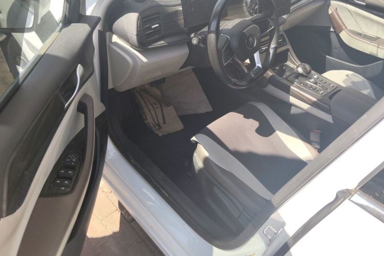 Used BYD Qin PLUS 2024 HONOR Edition DM-i 55KM Leading Model Driver Seat