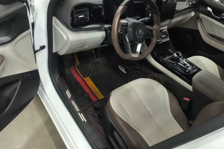 Used BYD Qin PLUS 2024 HONOR Edition DM-i 55KM Leading Model Driver Seat