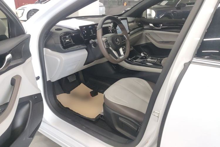 Used BYD Qin PLUS 2024 HONOR Edition DM-i 55KM Leading Model Driver Seat