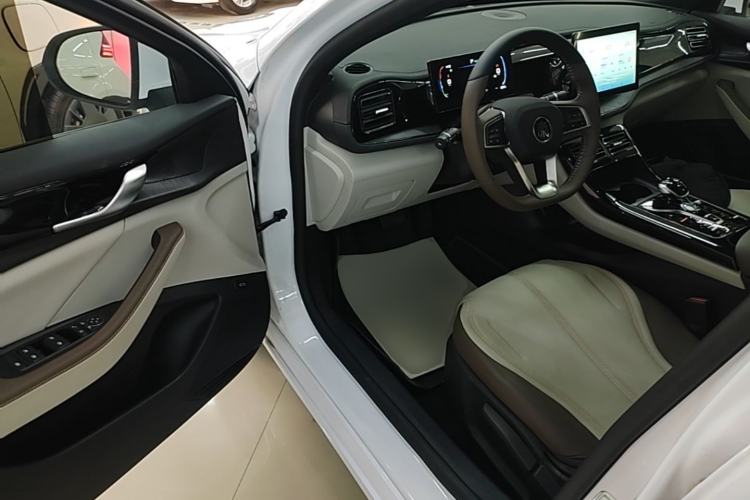 Used BYD Qin PLUS 2024 HONOR Edition DM-i 55KM Leading Model Driver Seat
