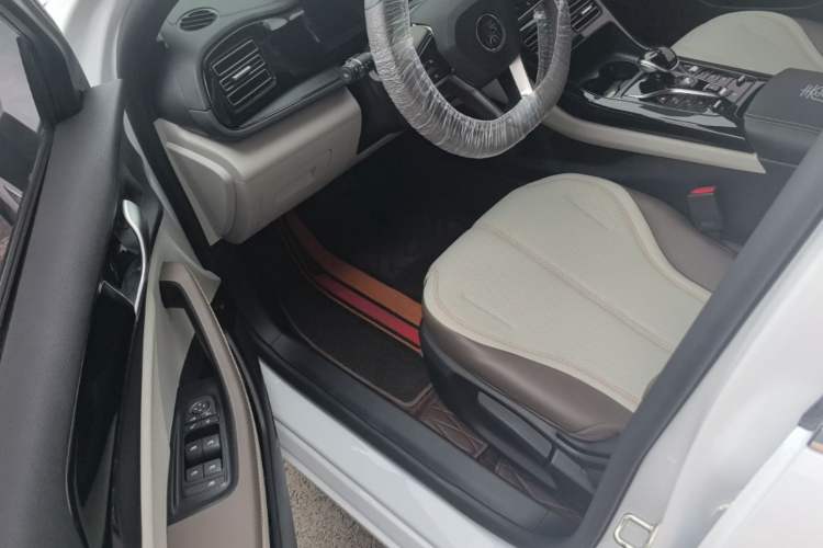 Used BYD Qin PLUS 2024 HONOR Edition DM-i 55KM Leading Model Driver Seat