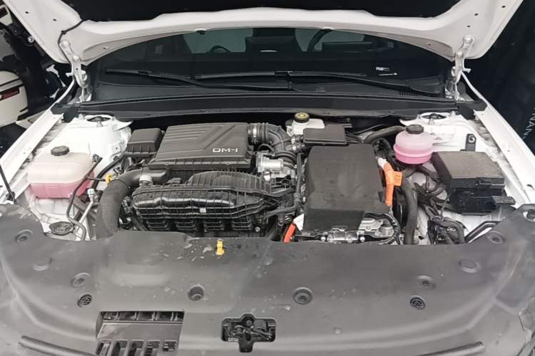 Used BYD Qin PLUS 2024 HONOR Edition DM-i 55KM Leading Model Engine Bay