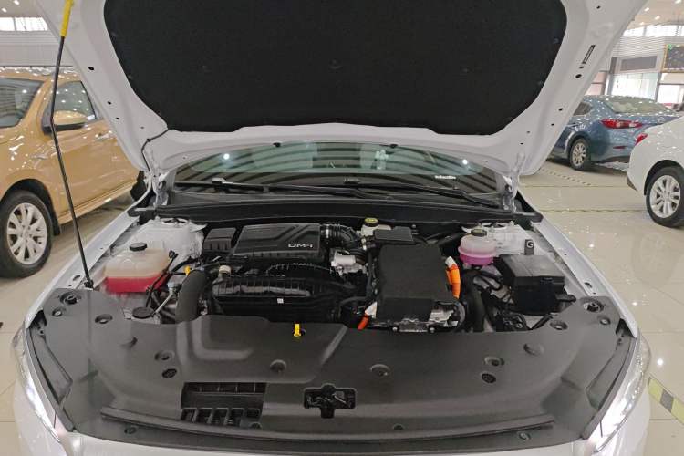 Used BYD Qin PLUS 2024 HONOR Edition DM-i 55KM Leading Model Engine Bay